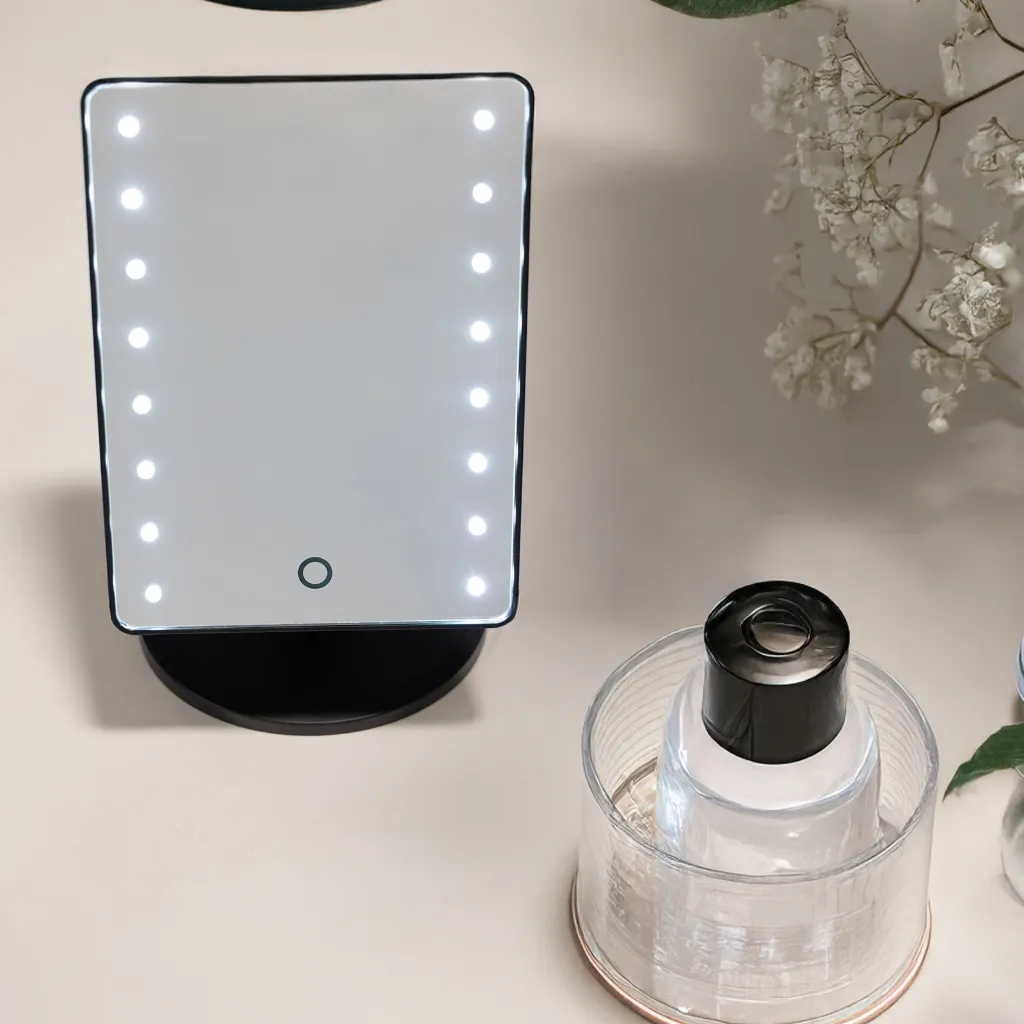 Mini Vanity Mirror_Lifestyle.webp